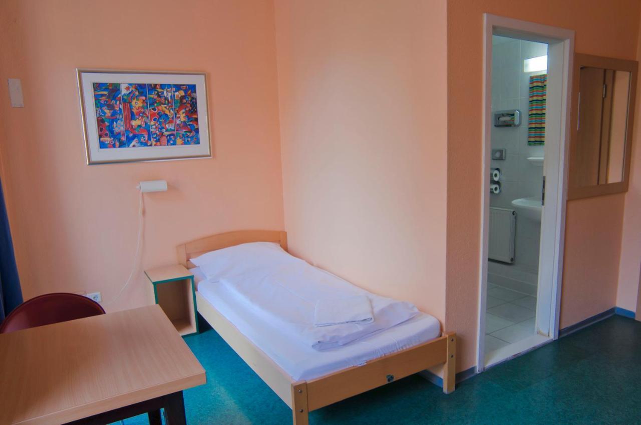 Happy Hotel Берлин Экстерьер фото
