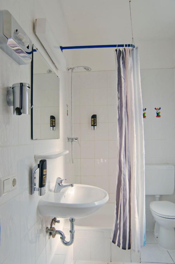 Happy Hotel Берлин Экстерьер фото