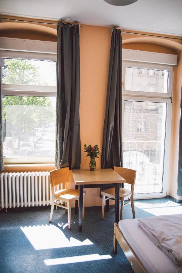 Happy Hotel Берлин Экстерьер фото