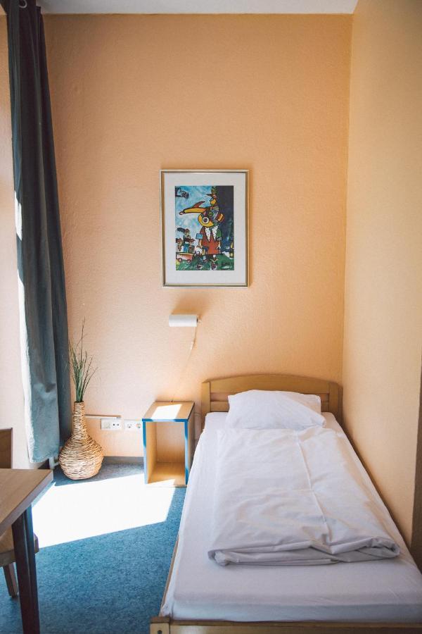 Happy Hotel Берлин Экстерьер фото